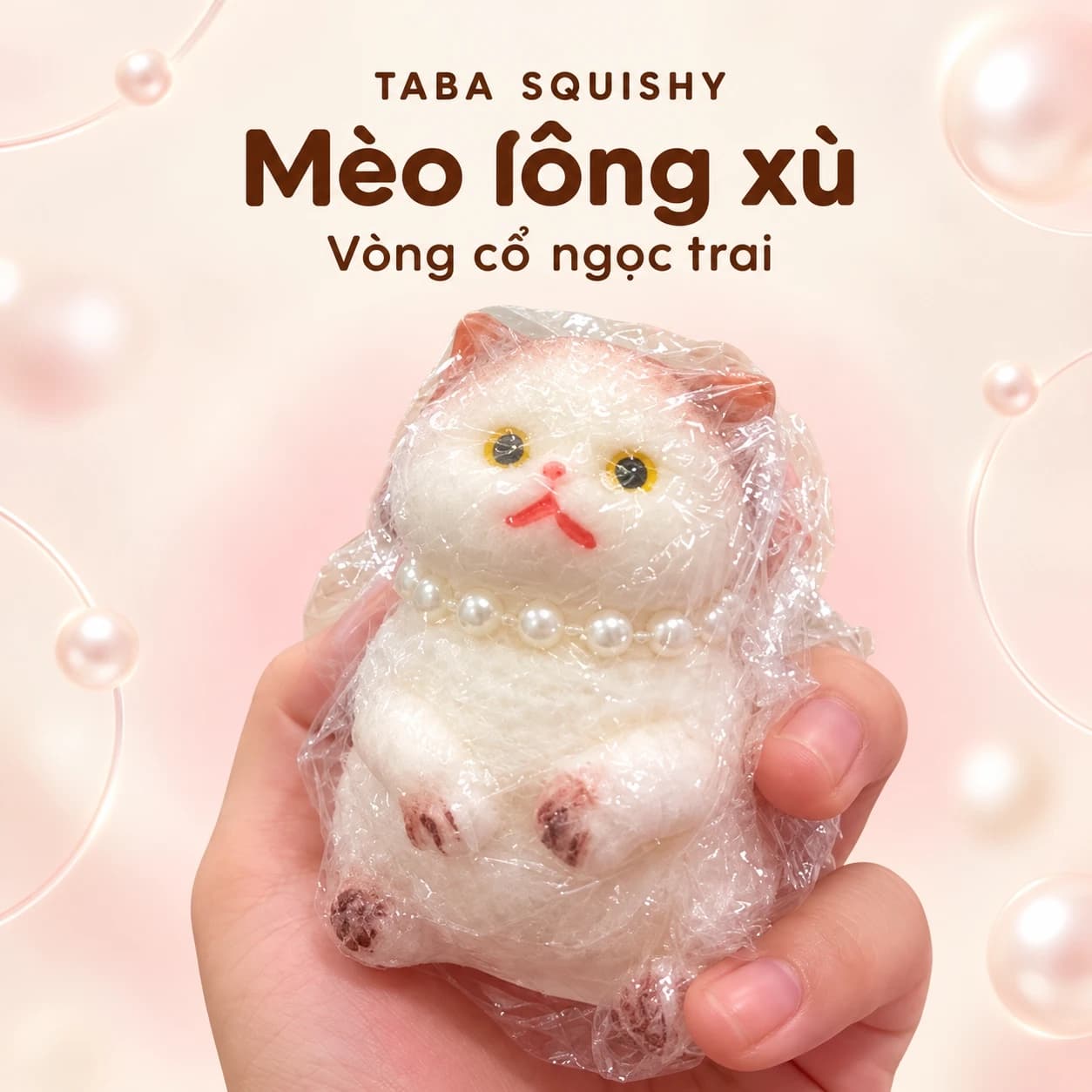 Taba Squishy mèo lông xù – Vòng cổ ngọc trai